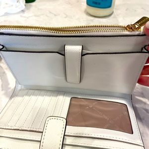 White Michael Kors wristlet like new….